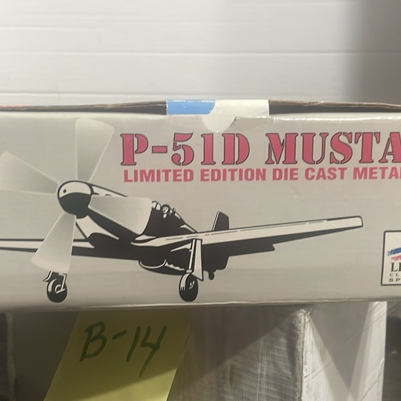 SpecCast Airplane Model - Picture 2 of 11